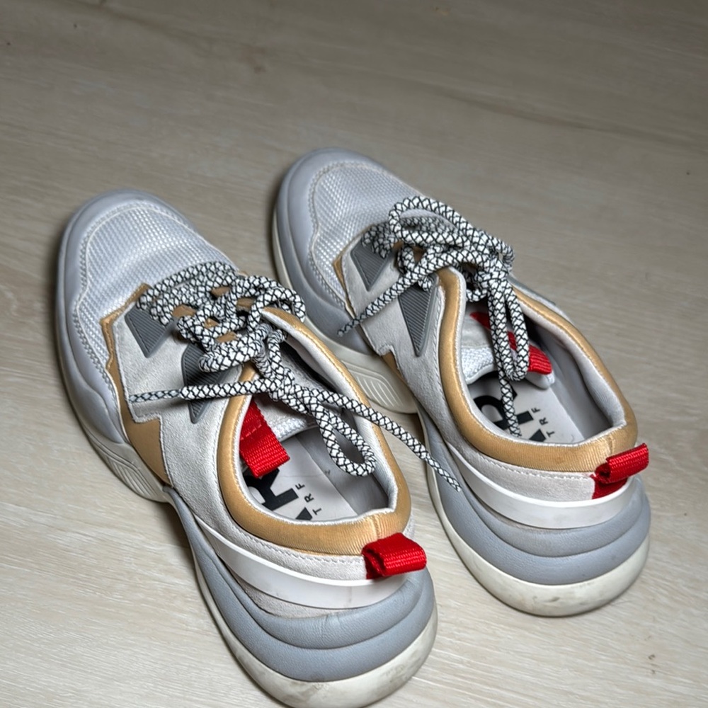 Stylish Kids Sneakers in White and Tan